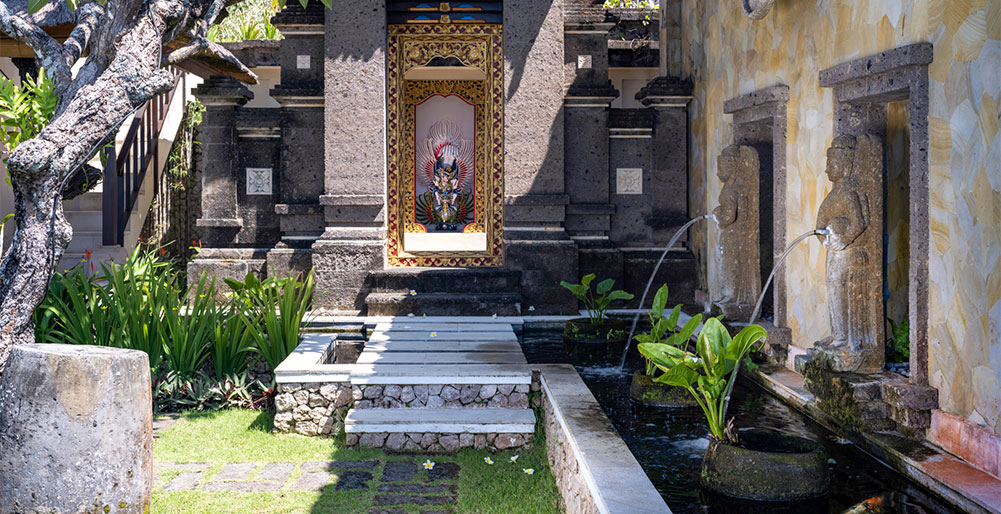 Villa Cemara - Temple and water feature